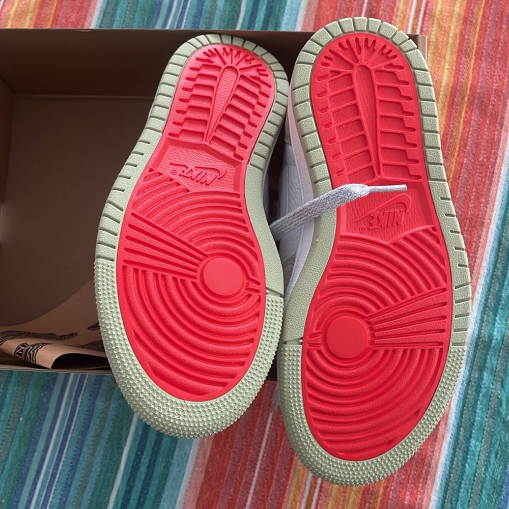 Brand new women air jordans size 5 in box - Picture 2 of 4